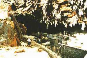 文山峰岩洞村 文山峰岩洞村
